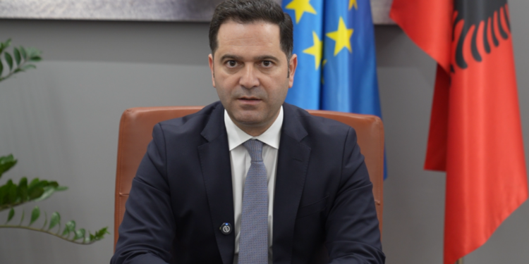 Qeveria miraton Aktin Normativ për uljen 20% të akcizës, ministri: Zbatohet nëse çmimi i naftës kalon 220 lekë