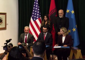 Firmoset marrëveshja 6 mld dollarë për gazin mes Shteteve të Bashkuara, Shqipërisë dhe Greqisë
