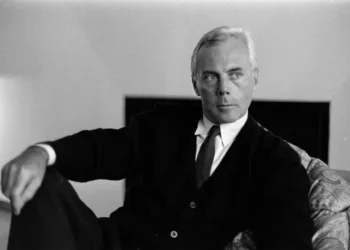 La mjekësinë për t’u marrë me modën, si u bë Armani një nga markat më të fuqishme ndërkombëtare