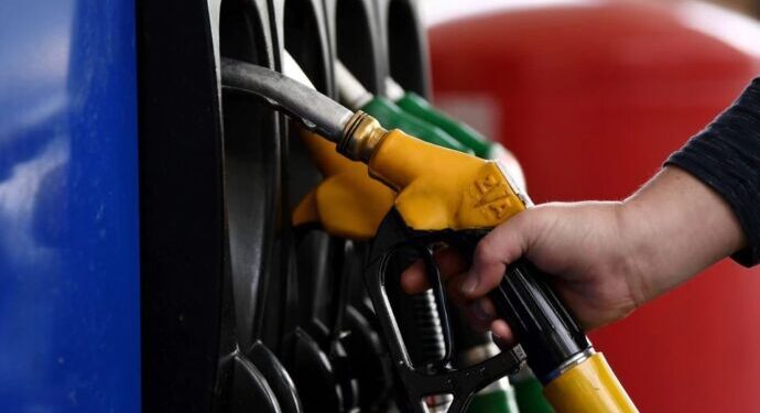 Makinat shqiptare çojnë në rekord konsumin e naftës në Maqedoni, kjo e fundit ul sërish akcizën!