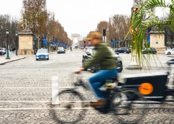 Si i zëvendësoi Parisi makinat me biçikletat!