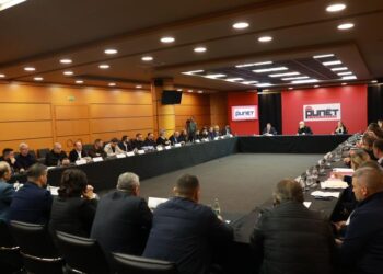 Muze të verës apo rakisë? Rama apel kryebashkiakëve: Identifikoni shtëpitë e vjetra, të kthehen në atraksione turistike