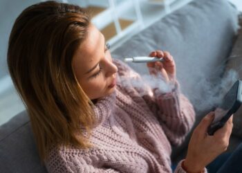 A do të ndjekë varësia nga rrjetet sociale të njëjtën rrugë si cigaret?