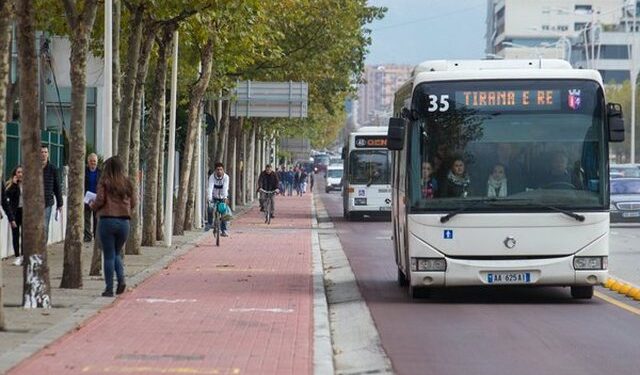 Nga 1 Qershori, bileta e autobusit do të rritet me 30 lekë nëse e paguan me kartë bankare