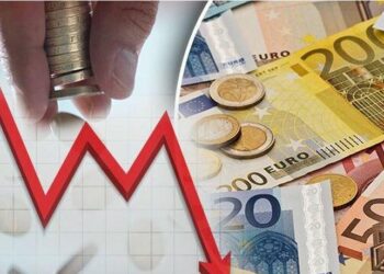 Euro bie përsëri, arrin rekord të ri në 95.32 lekë