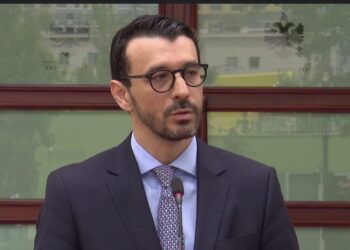 Qeveria miraton subvencionimin e operatorëve të transportit publik me 50 lekë/litër, ja kur nisin efektet