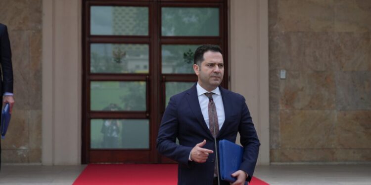 Pullat e reja fiskale së shpejti në treg, ministri Malaj: Me sistem gjurmueshmërie dhe barkod
