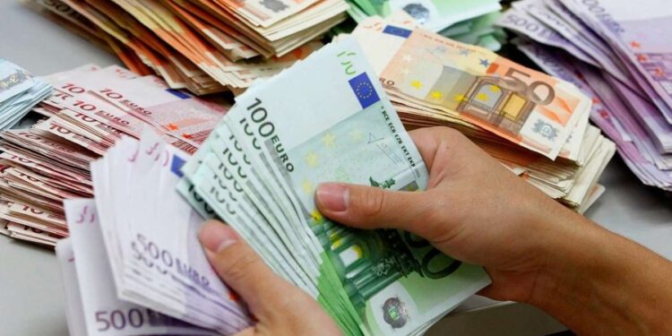 Qeveria ndryshon buxhetin, rialokohen rreth 17 mld lekë. Ministri i Financave: Shtesë fondesh për pensionet, pagat dhe mbrojtjen