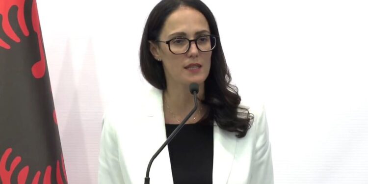 Projekti i Sazanit, nisin negociatat me kompaninë. Ministrja Ibrahimaj: Shteti do të jetë bashkinvestitor