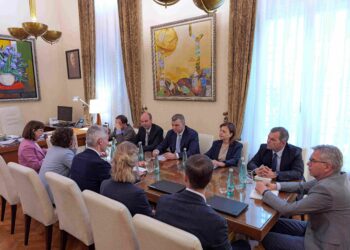 FMN mbyll vizitën në Shqipëri: Forcimi i lekut strukturor, regjim i lirë i kursit të këmbimit i dobishëm