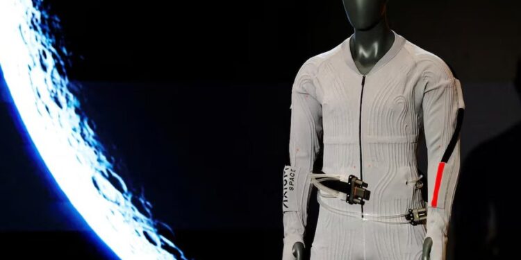 Astronautët vishen me Prada