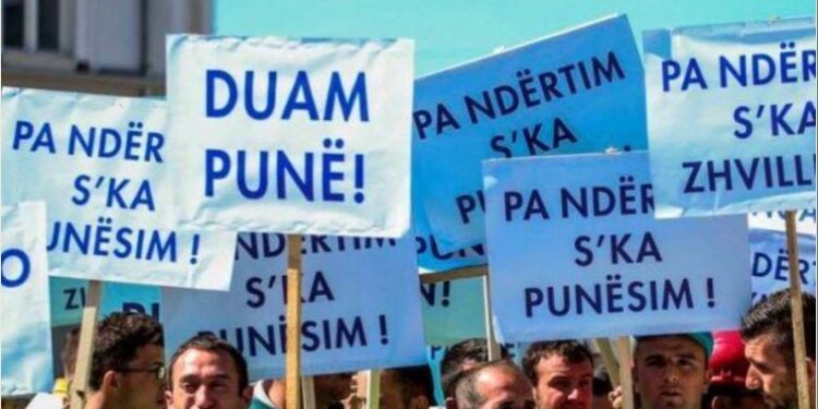 Papunësia bie në 8.4%, rënia jo reale pasi ndikon emigrimi