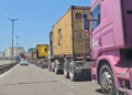 Rriten kostot për transportin nga radhët në Portin e Durrësit, operatorët: Kamionët po kthehen bosh