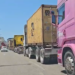 Rriten kostot për transportin nga radhët në Portin e Durrësit, operatorët: Kamionët po kthehen bosh
