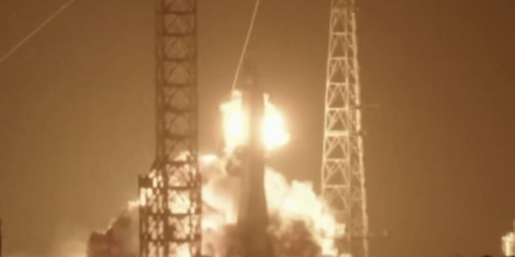 Një gabim që kushtoi 100 milionë $! Shpërthen raketa Jeff Bezos, Elon Musk bën ironi