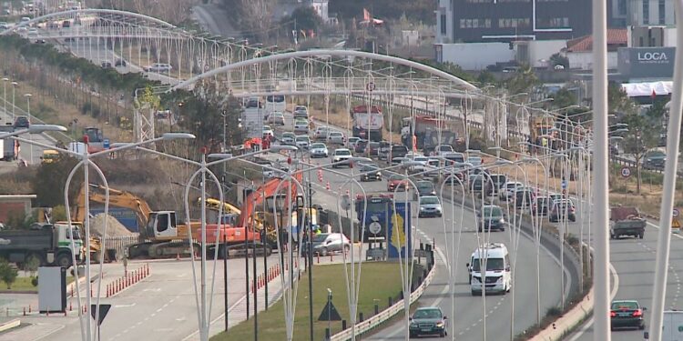 ARRSH hap tenderin, 6 mbikalime për këmbësorët në autostradën Tiranë-Durrës