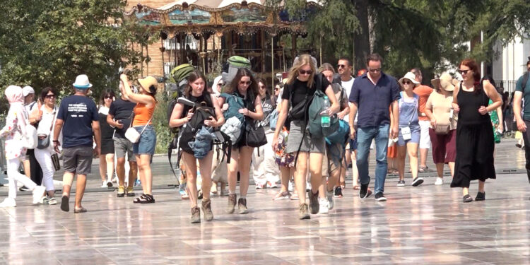 Italianët “pushtojnë” Shqipërinë, renditen si turistët kryesorë