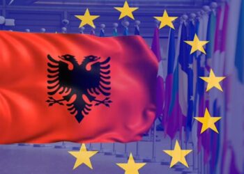Rama jep lajmin: Mbyllen 3 kapitujt e parë të integrimit, ironizon opozitën