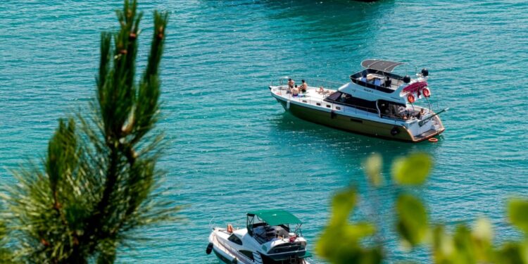 Shqipëria në hartën e jahteve luksoze, potenciali miliarda euro që ende pret marina moderne