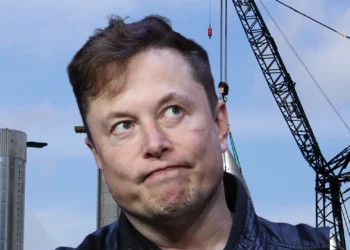 Pasuria e Elon Musk bie nën 700 miliardë dollarë, humbet rreth 40% të pasurisë brenda muajit!