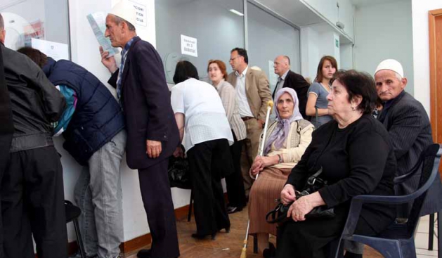 Shqipëria po moshohet, por gratë po plaken më shpejt; Mosha mediane e femrave kalon 45 vjeç