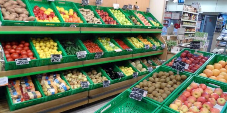 Në kulmin e sezonit prodhues, fluturojnë çmimet e perimeve