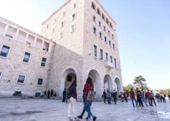 Studentët e huaj zgjedhin Shqipërinë për studime/ Të rinjtë nga Italia, Kosova dhe vendet e rajonit dominojnë regjistrimet