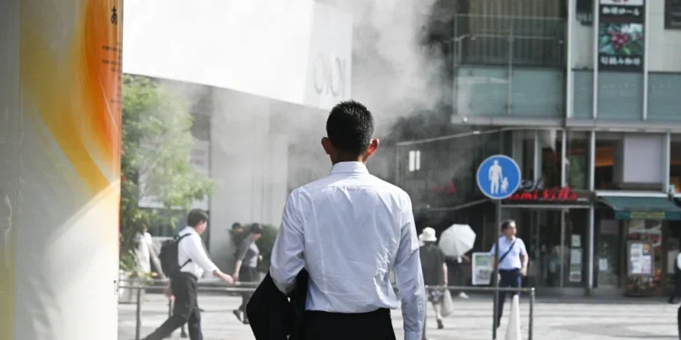 Tokio thyen një tabu të vjetër të zyrës, pantallonat e shkurtra hyjnë në administratë