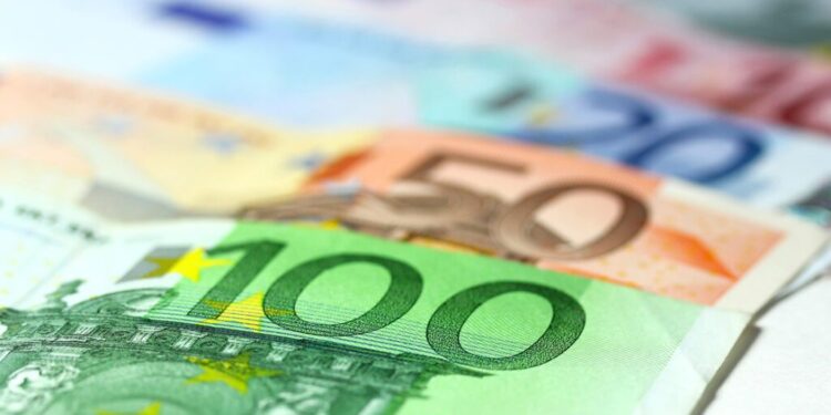 Rezerva valutore arrin pranë kufirit të 8 miliardë eurove