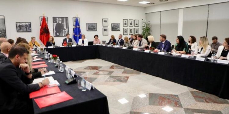 Strategjia e re Kombëtare, si do të zhvillohen marrëdhëniet me diasporën