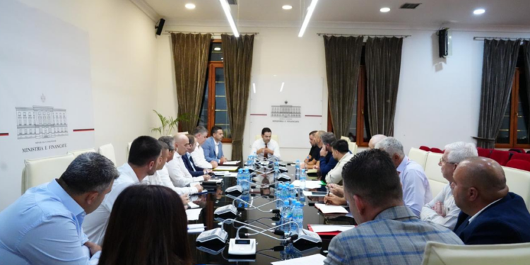 Fokusi i administratës fiskale, ministri Malaj: Shërbime më të mira, transparencë dhe korrektësi ndaj qytetarëve dhe biznesit