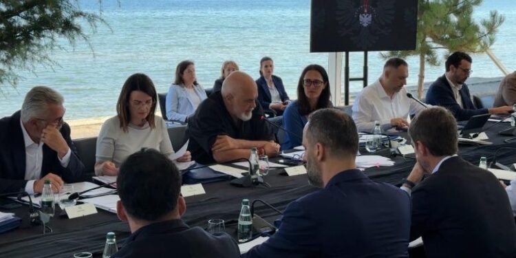 Plan për çmimet e ushqimeve, Rama zbulon cfarë diskutoi me ministrat në Pogradec