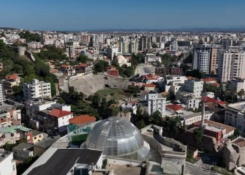 46 apo 100 bashki?  Dy modele të ndryshme për pushtetin vendor jashtë komisionit parlamentar