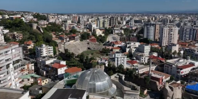 46 apo 100 bashki? Dy modele të ndryshme për pushtetin vendor jashtë komisionit parlamentar