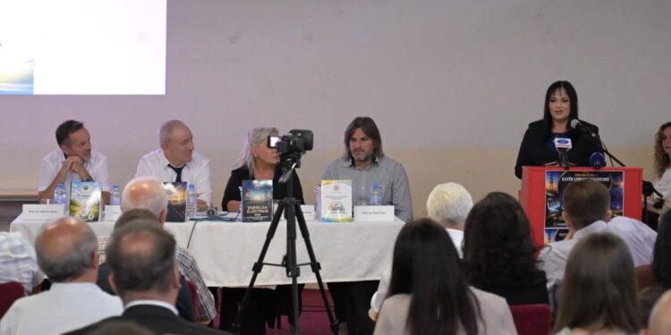 Librat shkencorë të Prof. Dr. Imer Zenkut bëjnë bashkë akademikë e studiues në Maqedoninë e Veriut, mes tyre Dr. Romina Radonshiqi