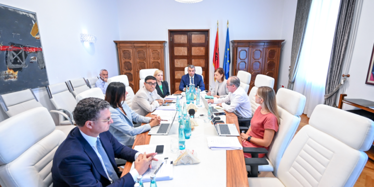 Analiza e BSH: Ekonomia po rrit pagat, pasiguri nga situata gjeopolitike