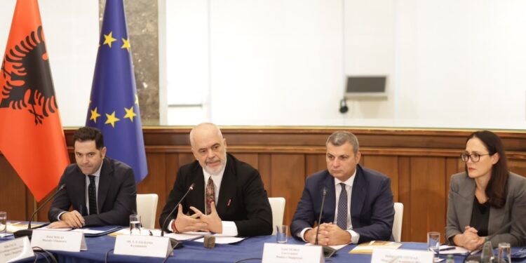 Guvernatori Sejko garanton qytetarët: Depozitat janë të sigurta pavarësisht tensioneve