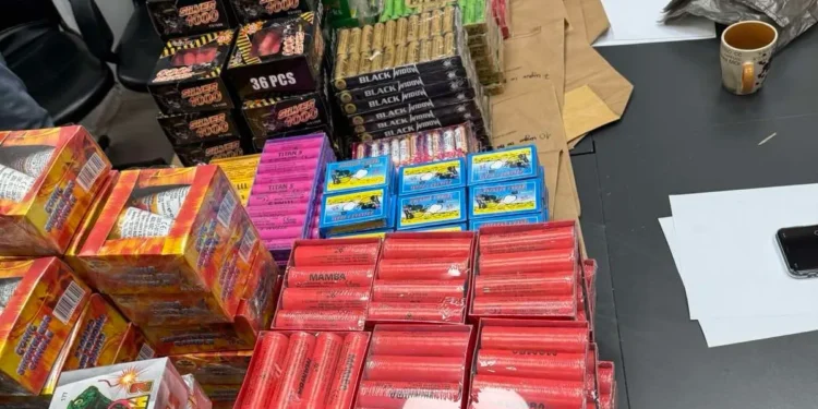Kontrabandë me lëndë piroteknike, arrestohet 24-vjeçari, sekuestrohen 344 kuti me vlerë 40 mijë euro