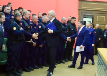 VKM/ Qeveria miraton shpërblimet për policinë, nga 269.120 lekë për 2750 efektivë