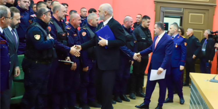 VKM/ Qeveria miraton shpërblimet për policinë, nga 269.120 lekë për 2750 efektivë