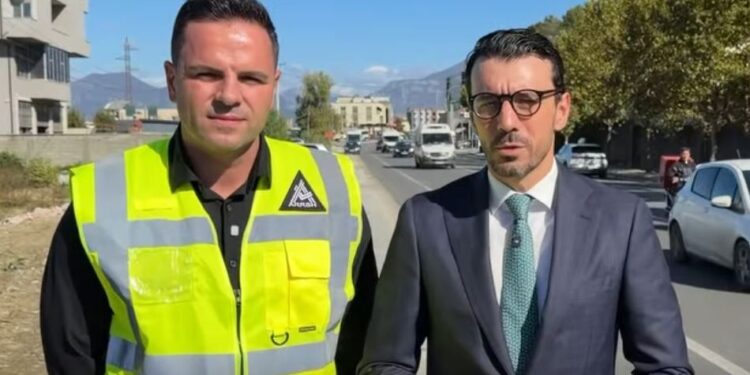 Rruga Kombinat-Ndroq-Plepa, Karakaçi: 5 km deri në Pezë përfundojnë, kontrata për 9 km të tjera