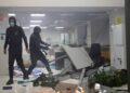 Protesta, reagon Shoqata e Bankave: Të garantohet siguria e punonjësve dhe klientëve