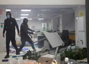 Protesta, reagon Shoqata e Bankave: Të garantohet siguria e punonjësve dhe klientëve