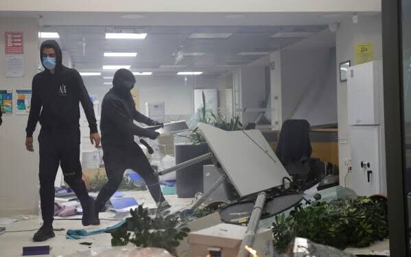 Protesta, reagon Shoqata e Bankave: Të garantohet siguria e punonjësve dhe klientëve