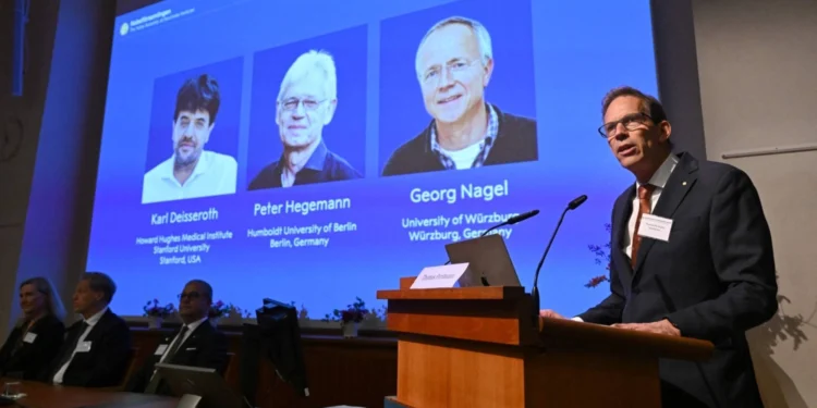 Nobeli i Mjekësisë shkon për “çelësin e dritës” që ndez dhe fik neuronet