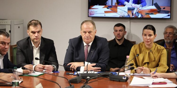 Ndërtimet pa leje, shteti do të përfundojë objektet e konfiskuara dhe do t’ua dorëzojë blerësve