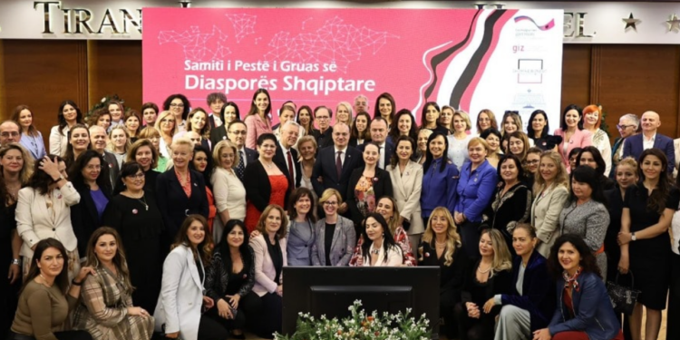Gratë shqiptare të diasporës mblidhen në Tiranë: Më 23 tetor zhvillohet Samiti i Gjashtë